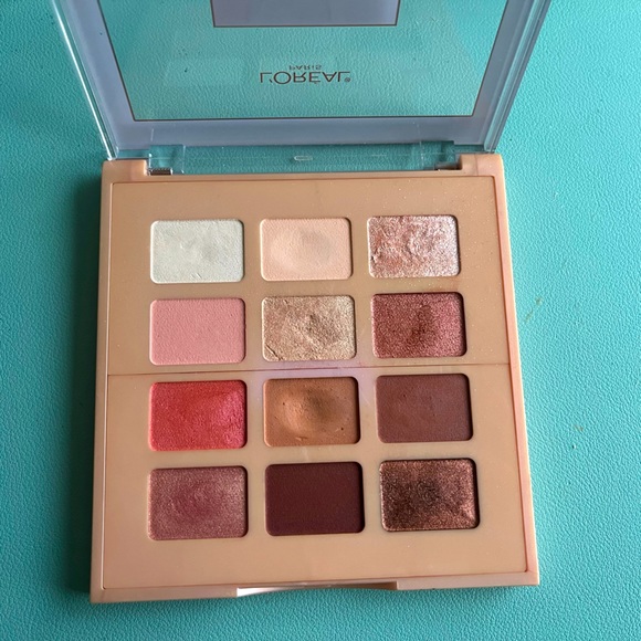 L'Oreal Eyeshadow - Picture 2 of 2